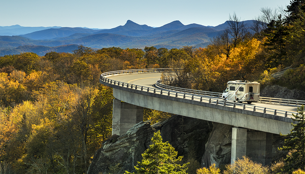 LES COULEURS DE L’AUTOMNE ENTRE L’ITALIE, L’ALLEMAGNE ET LA GRANDE-BRETAGNE. NOUVELLE SAISON, MAIS TOUJOURS LA MÊME ENVIE DE VOYAGERLES COULEURS DE L’AUTOMNE ENTRE L’ITALIE, L’ALLEMAGNE ET LA GRANDE-BRETAGNE. NOUVELLE SAISON, MAIS TOUJOURS LA MÊME ENVIE DE VOYAGER-news-image