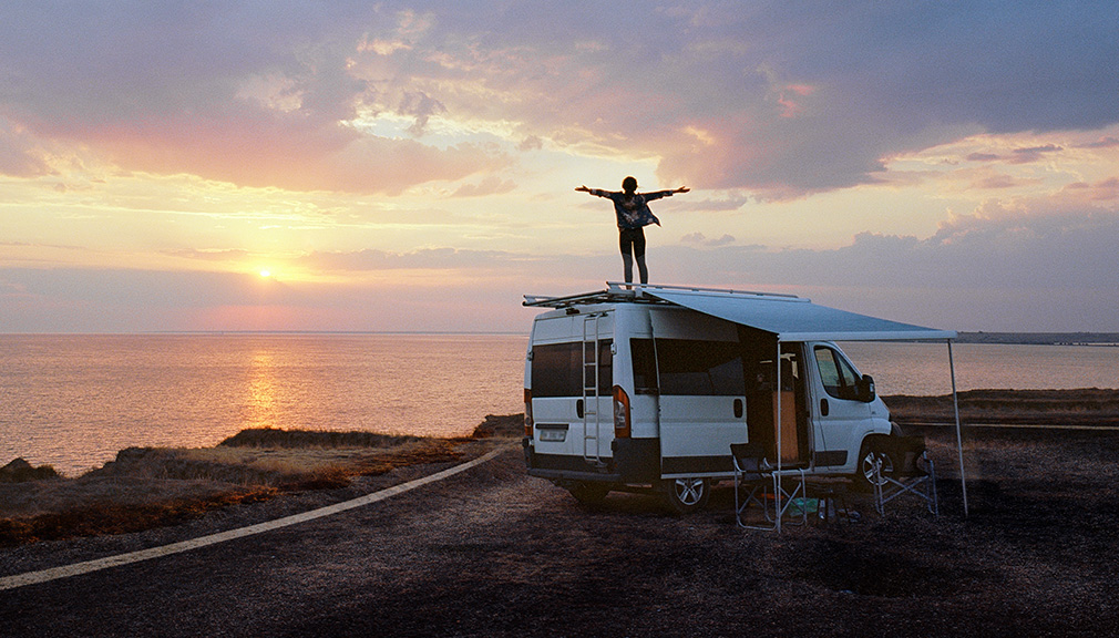 LE PHÉNOMÈNE DES VANS EST LA TENDANCE DU MOMENT DÉCOUVRONS LES AVANTAGES DU FOURGON TRANSFORMÉ EN CAMPING-CAR-news-image